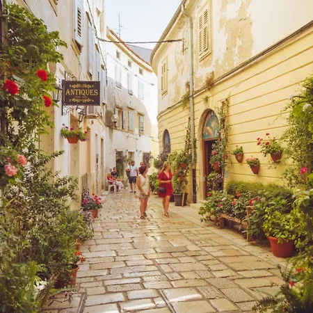 Bijela Uvala - Roan Parque de Campismo *