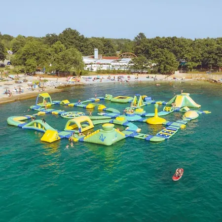 Parque de Campismo Bijela Uvala - Roan *