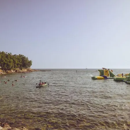 Bijela Uvala - Roan Parque de Campismo