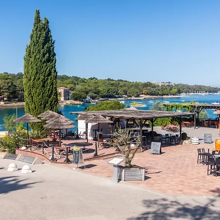 Bijela Uvala - Roan Parque de Campismo *